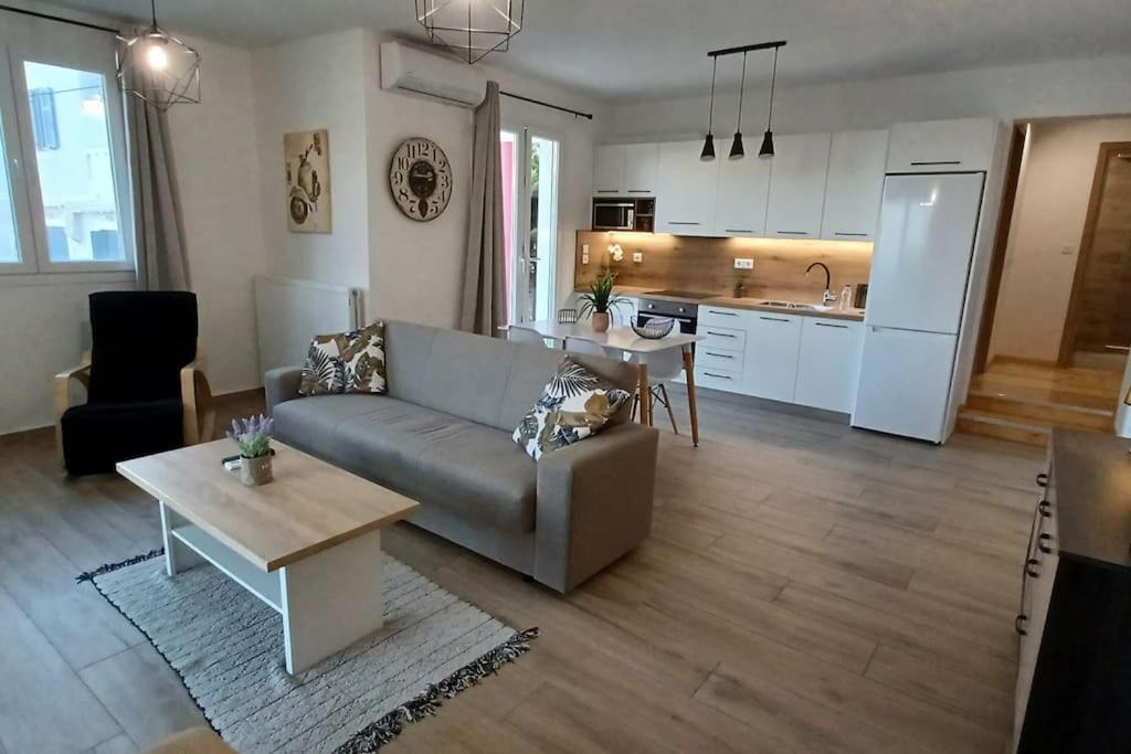 Seaview Luxury Apartment Митилини Экстерьер фото